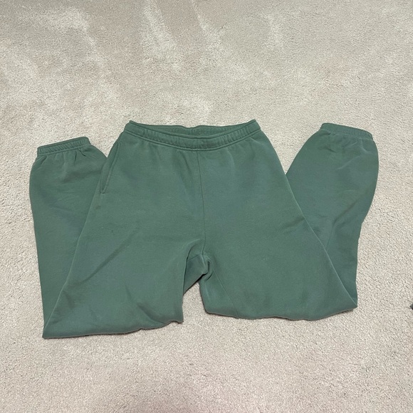 Aritzia TNA sweatfleece cozy fleece mega fit sweatpants - Picture 1 of 2
